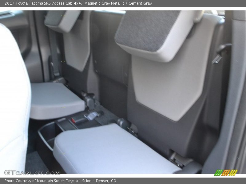 Magnetic Gray Metallic / Cement Gray 2017 Toyota Tacoma SR5 Access Cab 4x4