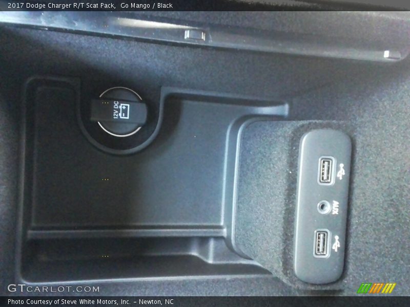 Go Mango / Black 2017 Dodge Charger R/T Scat Pack