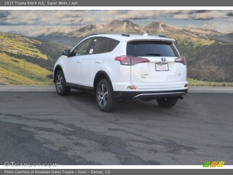 Super White / Ash 2017 Toyota RAV4 XLE