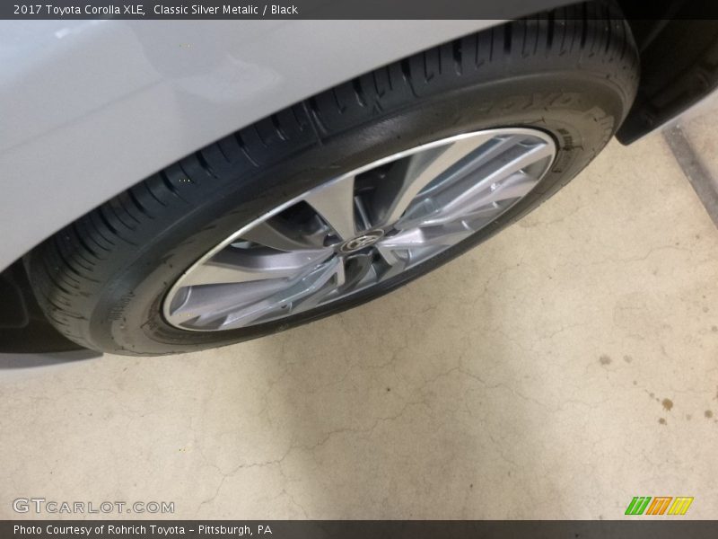 Classic Silver Metalic / Black 2017 Toyota Corolla XLE