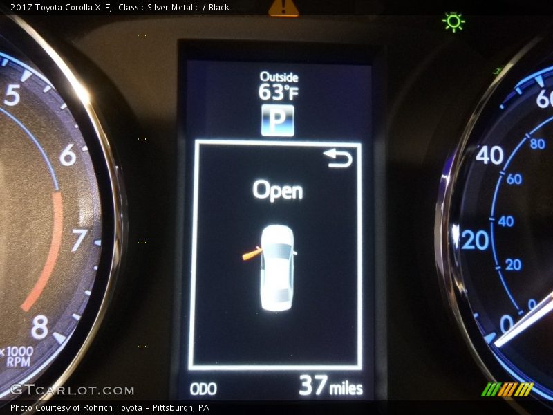 Classic Silver Metalic / Black 2017 Toyota Corolla XLE