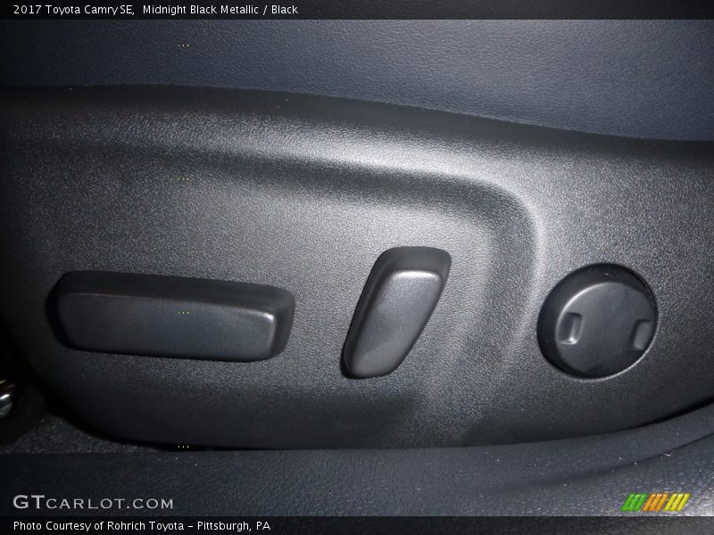 Midnight Black Metallic / Black 2017 Toyota Camry SE