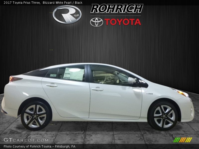 Blizzard White Pearl / Black 2017 Toyota Prius Three