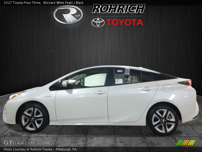 Blizzard White Pearl / Black 2017 Toyota Prius Three