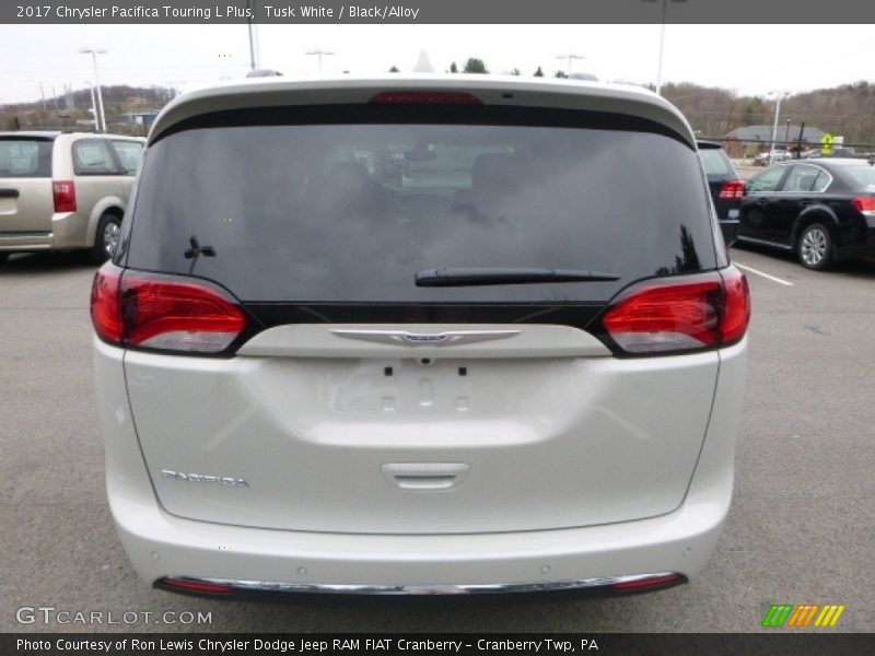 Tusk White / Black/Alloy 2017 Chrysler Pacifica Touring L Plus