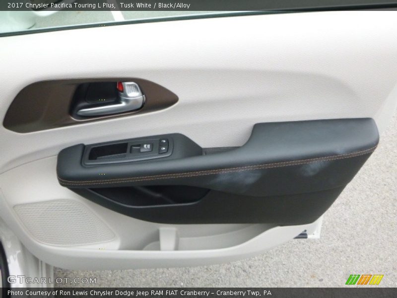 Tusk White / Black/Alloy 2017 Chrysler Pacifica Touring L Plus