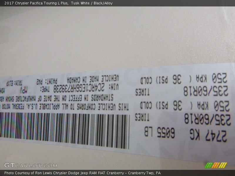 Tusk White / Black/Alloy 2017 Chrysler Pacifica Touring L Plus