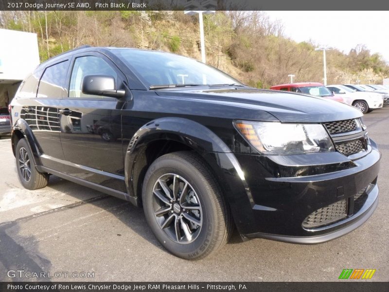Front 3/4 View of 2017 Journey SE AWD