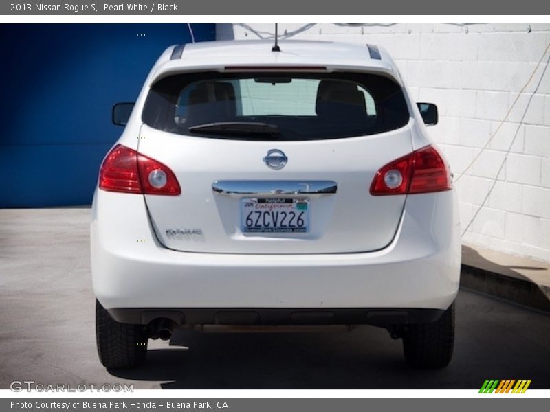Pearl White / Black 2013 Nissan Rogue S