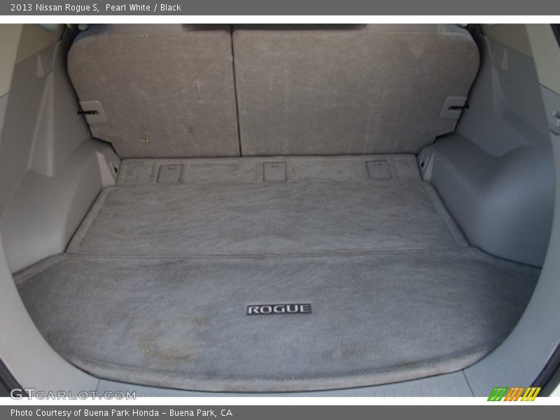 Pearl White / Black 2013 Nissan Rogue S