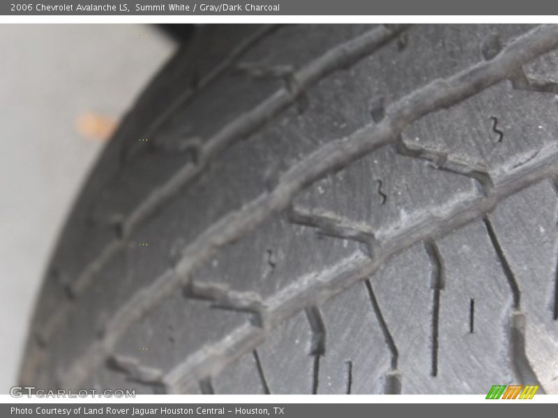 Summit White / Gray/Dark Charcoal 2006 Chevrolet Avalanche LS