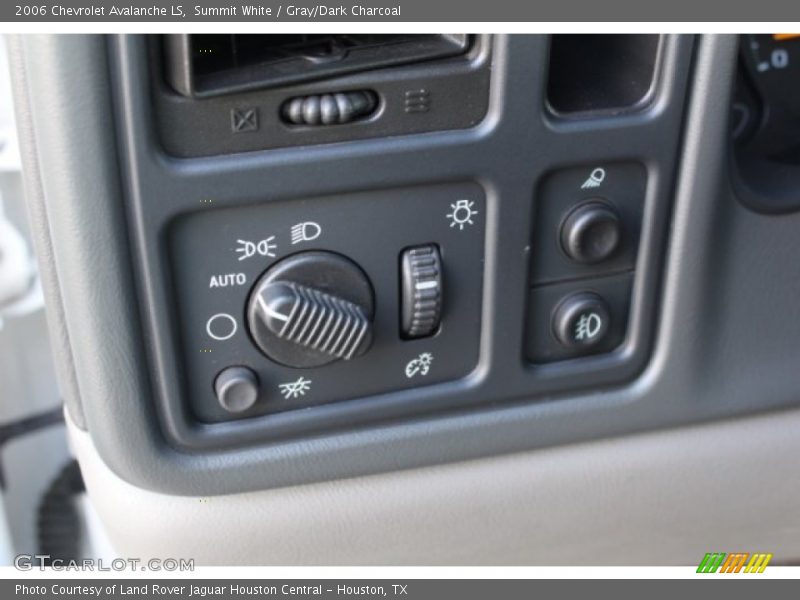 Summit White / Gray/Dark Charcoal 2006 Chevrolet Avalanche LS