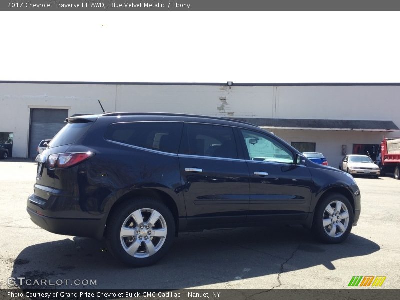 Blue Velvet Metallic / Ebony 2017 Chevrolet Traverse LT AWD