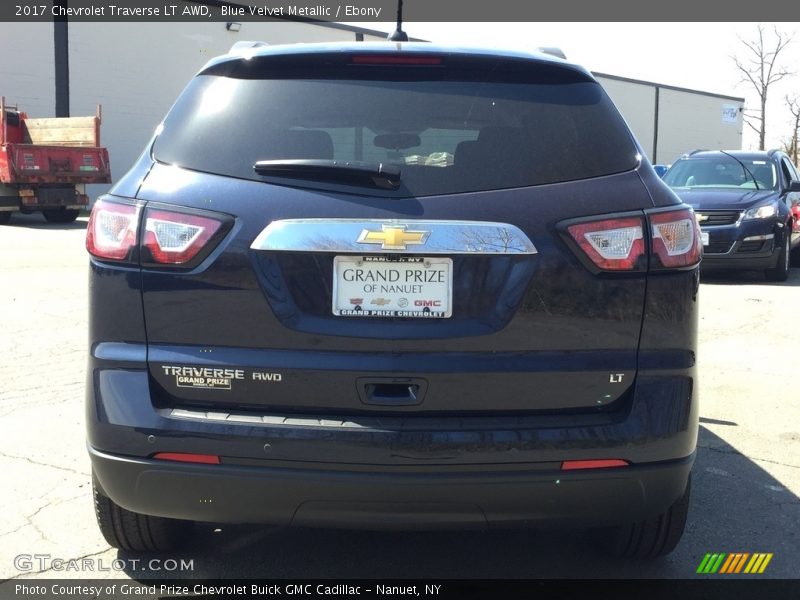 Blue Velvet Metallic / Ebony 2017 Chevrolet Traverse LT AWD