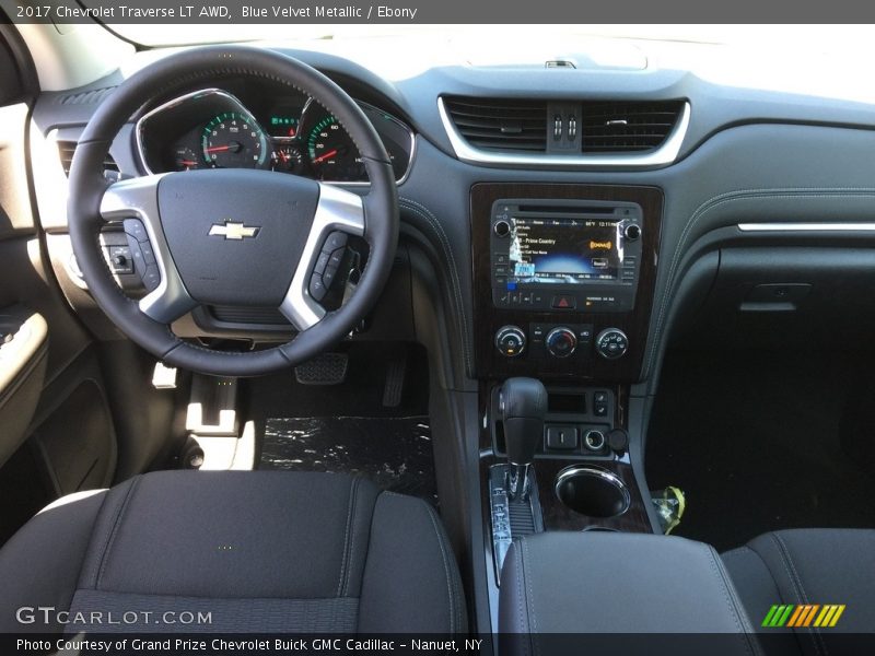 Blue Velvet Metallic / Ebony 2017 Chevrolet Traverse LT AWD