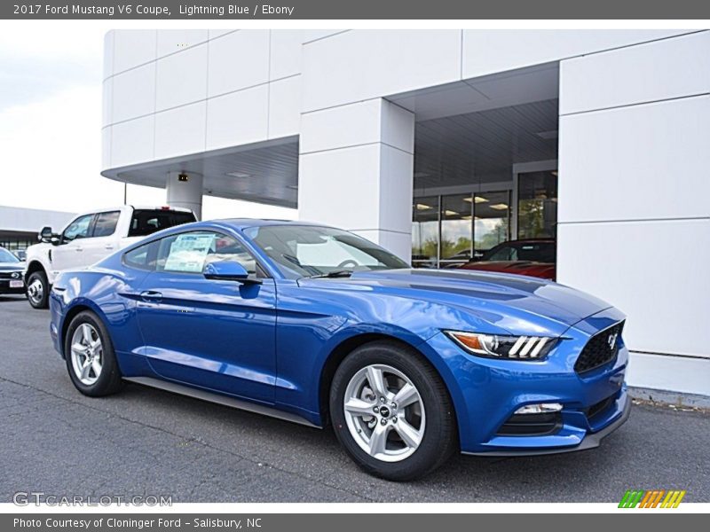 Front 3/4 View of 2017 Mustang V6 Coupe