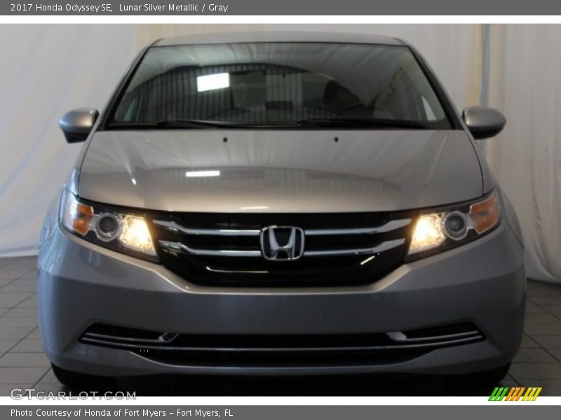 Lunar Silver Metallic / Gray 2017 Honda Odyssey SE