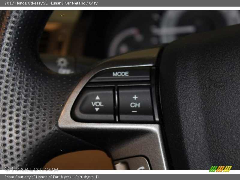 Lunar Silver Metallic / Gray 2017 Honda Odyssey SE