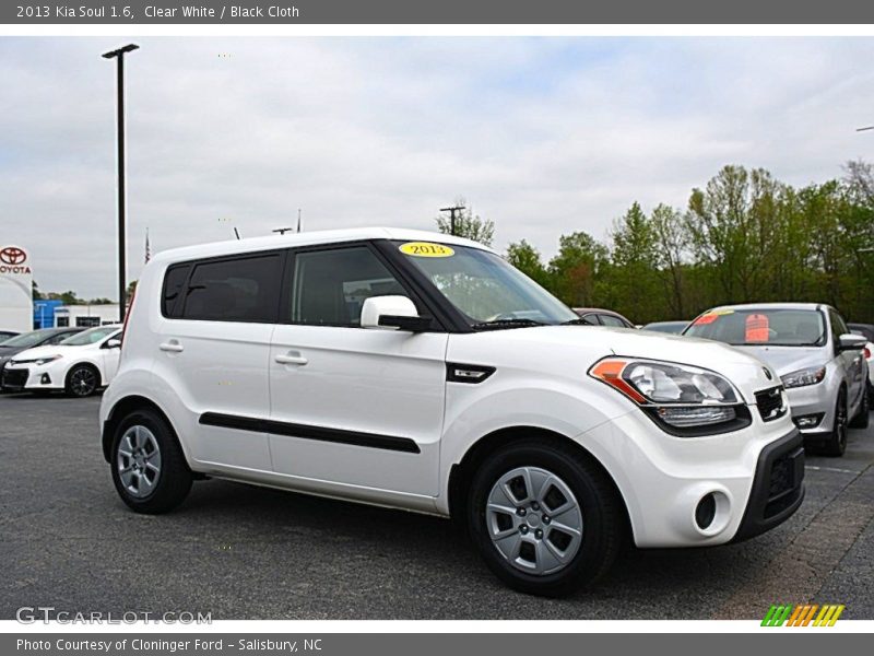 Clear White / Black Cloth 2013 Kia Soul 1.6