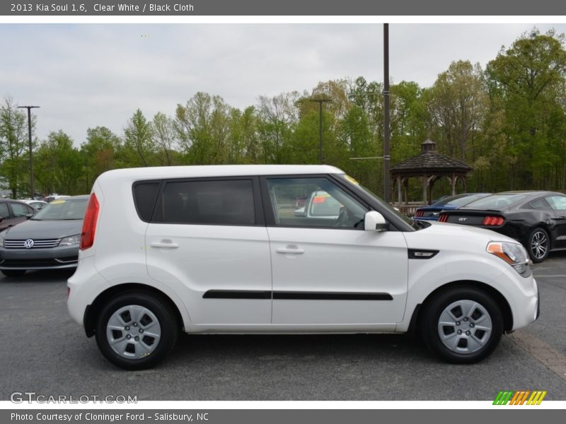 Clear White / Black Cloth 2013 Kia Soul 1.6
