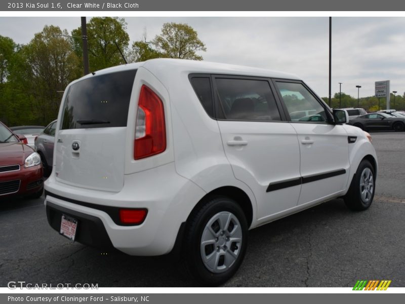 Clear White / Black Cloth 2013 Kia Soul 1.6