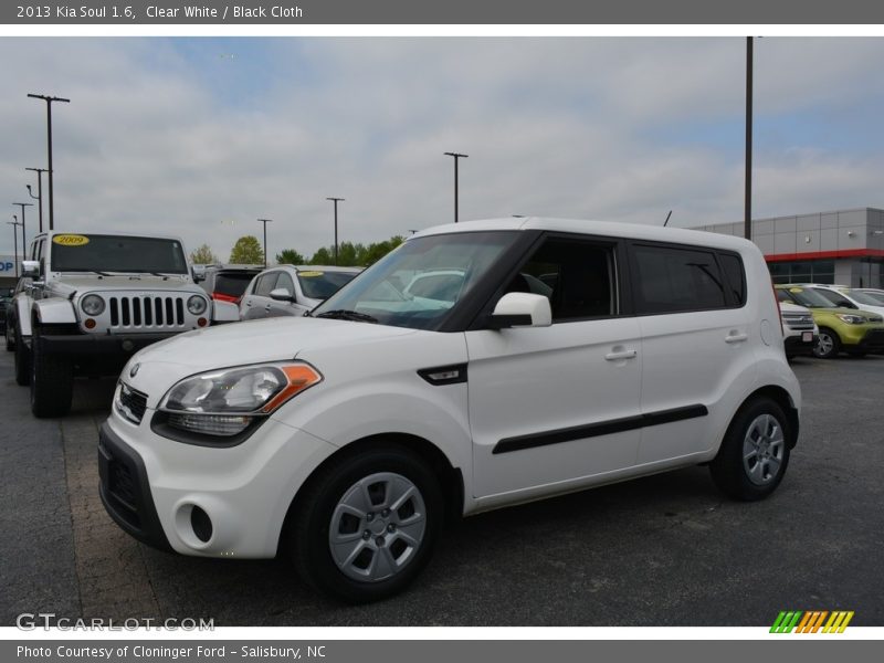 Clear White / Black Cloth 2013 Kia Soul 1.6