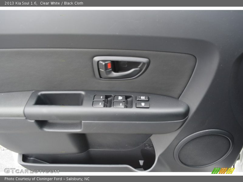 Clear White / Black Cloth 2013 Kia Soul 1.6