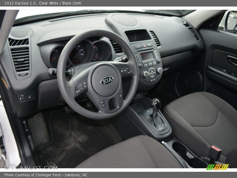 Clear White / Black Cloth 2013 Kia Soul 1.6