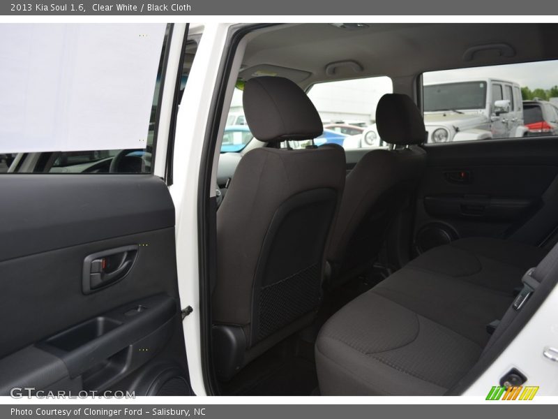 Clear White / Black Cloth 2013 Kia Soul 1.6