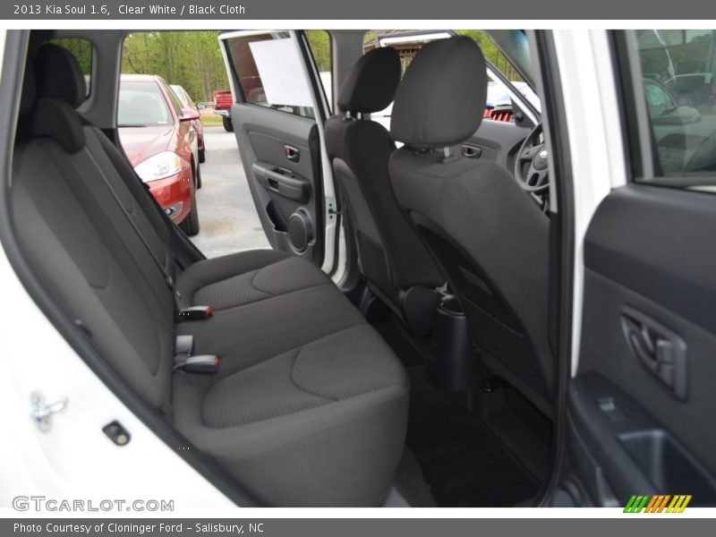 Clear White / Black Cloth 2013 Kia Soul 1.6