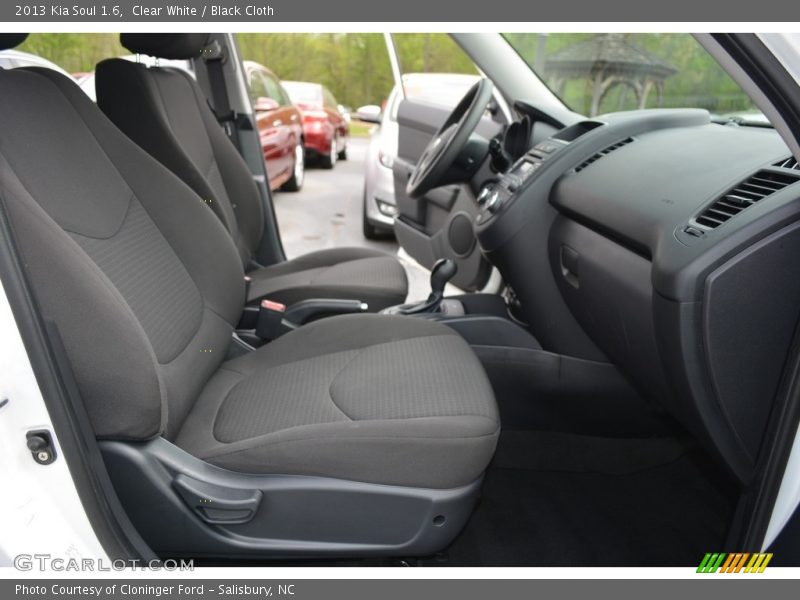 Clear White / Black Cloth 2013 Kia Soul 1.6