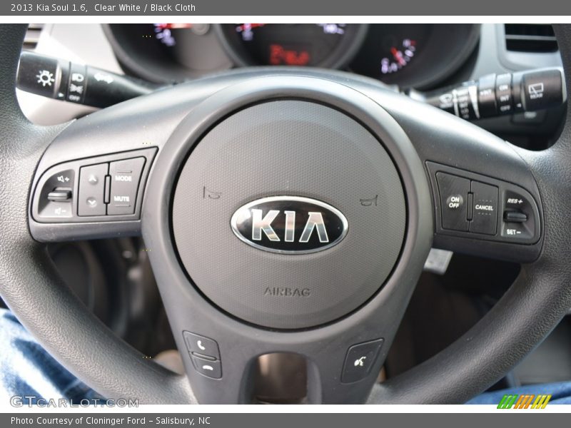 Clear White / Black Cloth 2013 Kia Soul 1.6