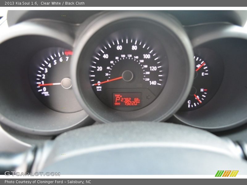 Clear White / Black Cloth 2013 Kia Soul 1.6