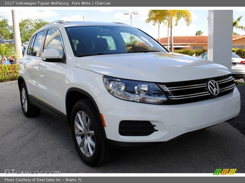 Pure White / Charcoal 2017 Volkswagen Tiguan Wolfsburg