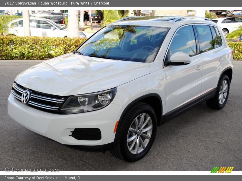Front 3/4 View of 2017 Tiguan Wolfsburg