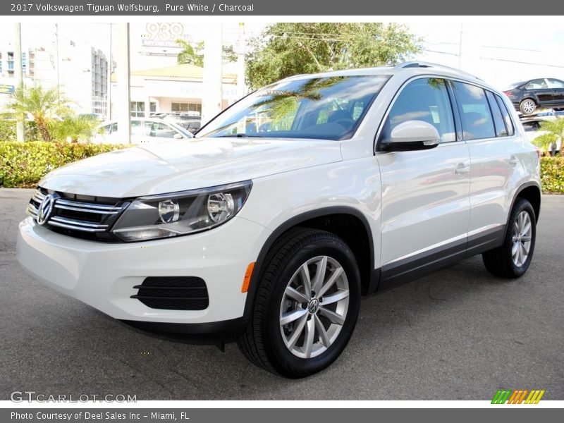 Pure White / Charcoal 2017 Volkswagen Tiguan Wolfsburg