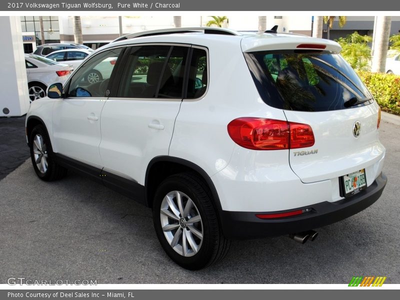Pure White / Charcoal 2017 Volkswagen Tiguan Wolfsburg