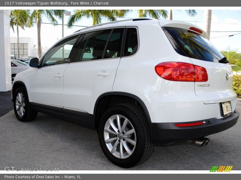 Pure White / Charcoal 2017 Volkswagen Tiguan Wolfsburg