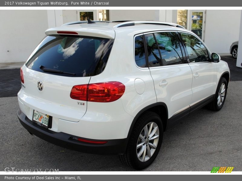 Pure White / Charcoal 2017 Volkswagen Tiguan Wolfsburg