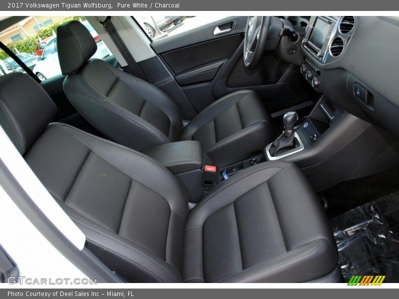 Pure White / Charcoal 2017 Volkswagen Tiguan Wolfsburg