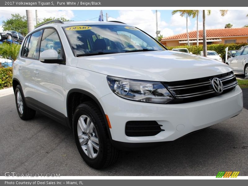Pure White / Beige/Black 2017 Volkswagen Tiguan S