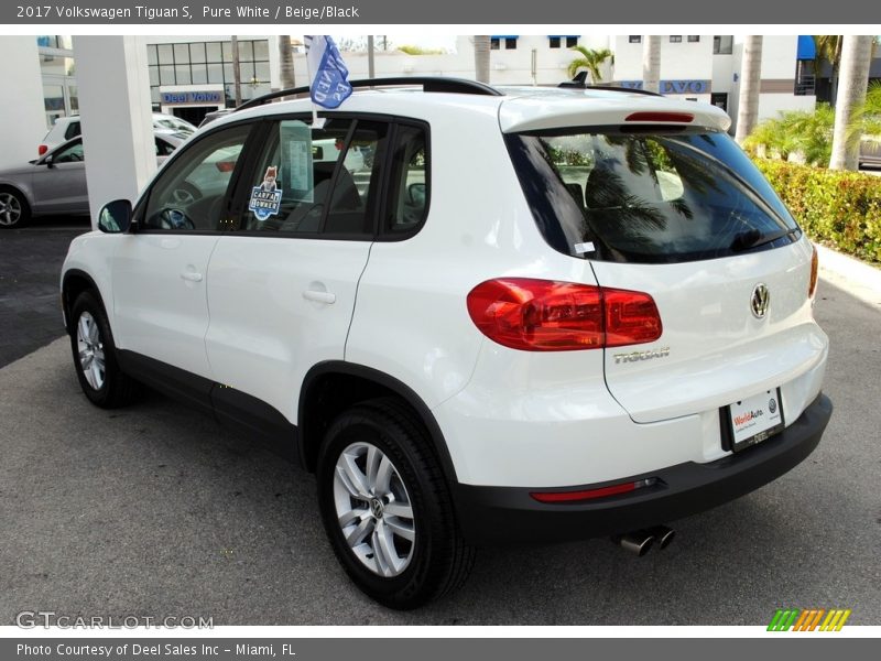 Pure White / Beige/Black 2017 Volkswagen Tiguan S
