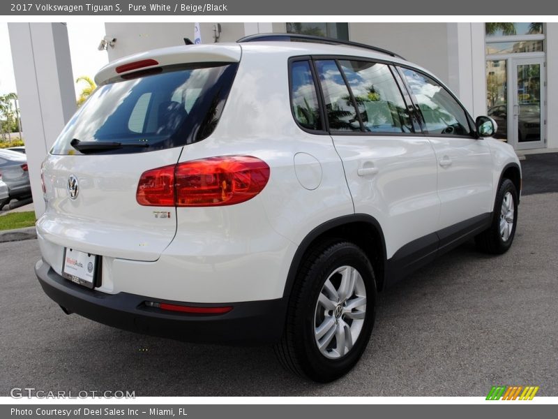 Pure White / Beige/Black 2017 Volkswagen Tiguan S
