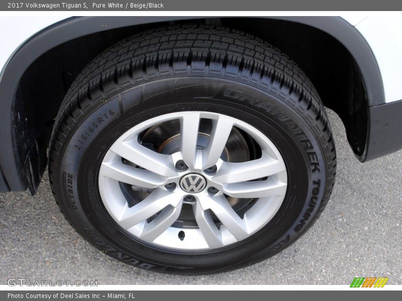 Pure White / Beige/Black 2017 Volkswagen Tiguan S