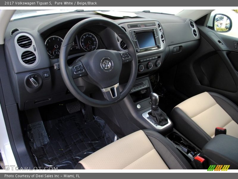 Pure White / Beige/Black 2017 Volkswagen Tiguan S