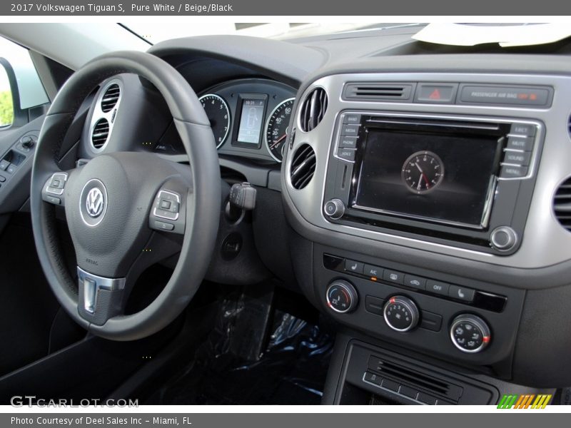 Pure White / Beige/Black 2017 Volkswagen Tiguan S