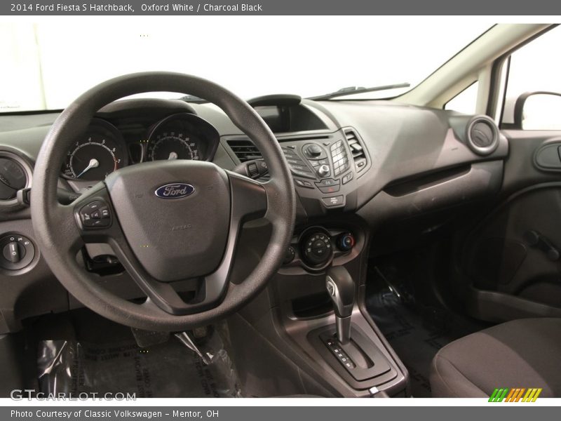 Oxford White / Charcoal Black 2014 Ford Fiesta S Hatchback