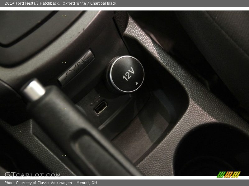 Oxford White / Charcoal Black 2014 Ford Fiesta S Hatchback