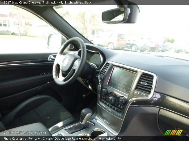 Bright White / Black 2017 Jeep Grand Cherokee Trailhawk 4x4