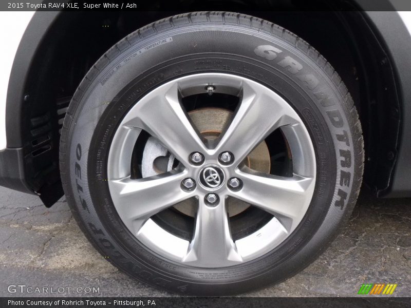 Super White / Ash 2015 Toyota RAV4 XLE